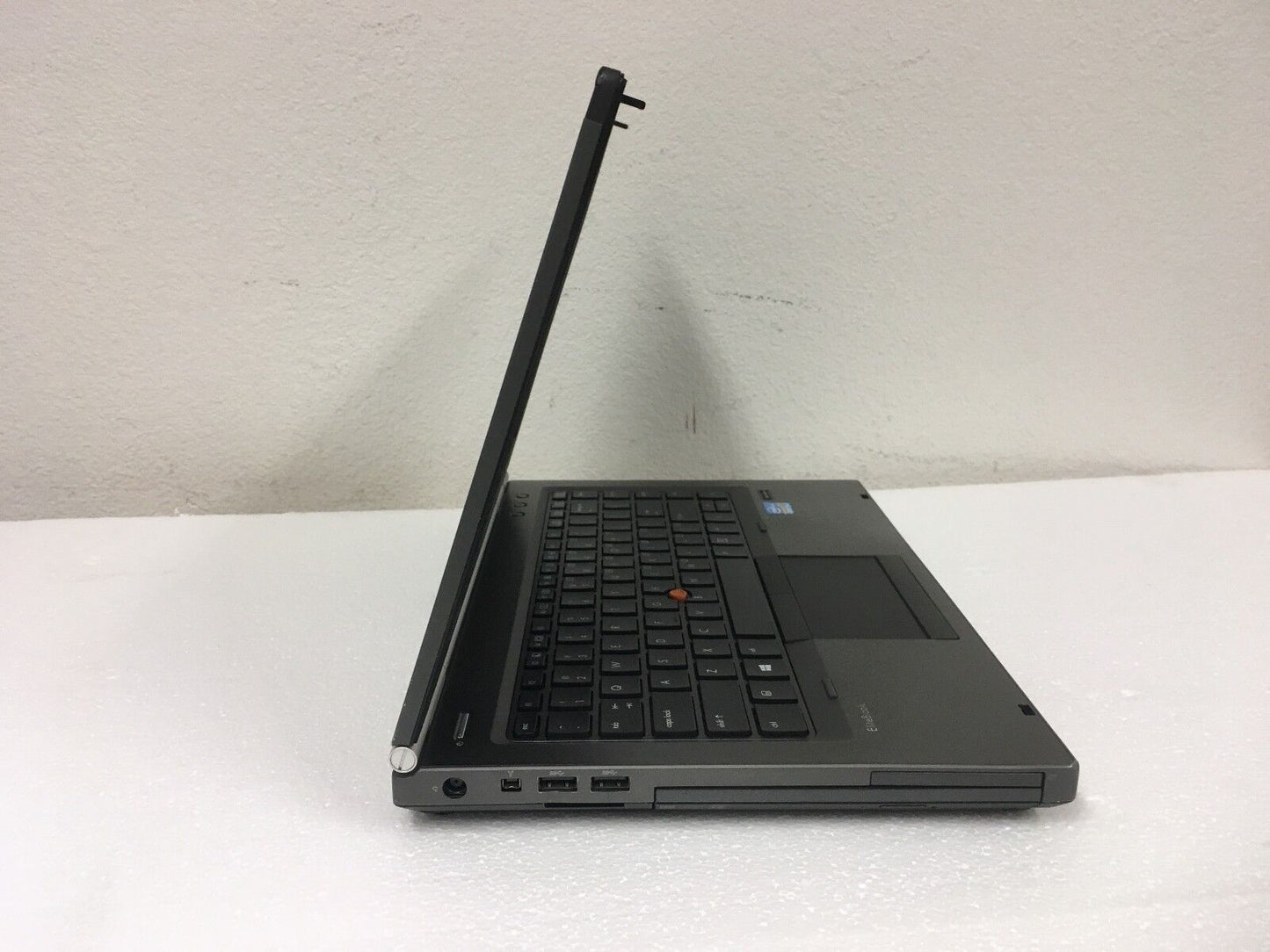HP 8460w Workstation 14.0" i7-2620QM CPU 8gb RAM SSD 256 GB drive