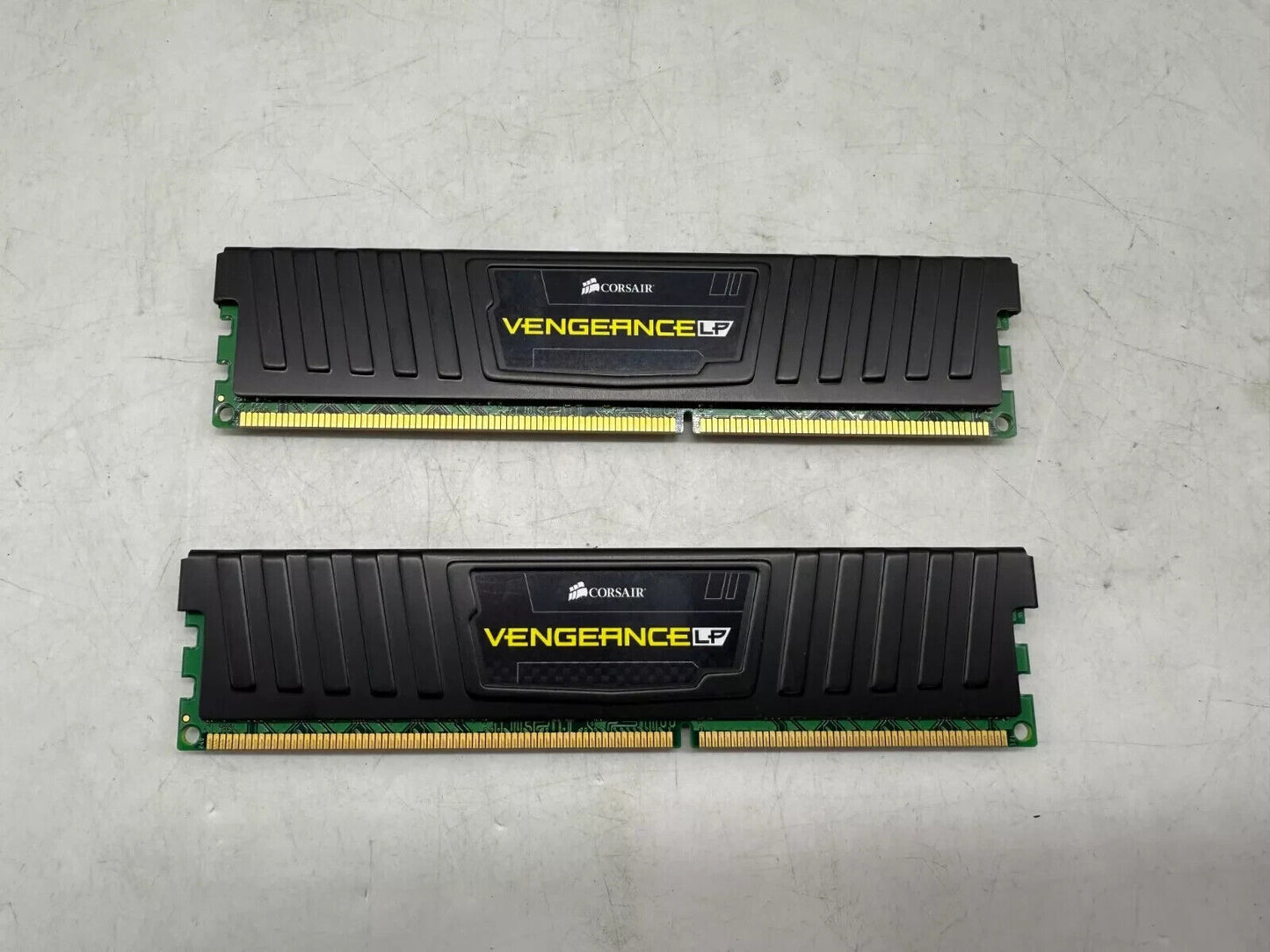 CORSAIR VENGEANCE LP 16GB (2X8GB) DDR3-1600MHz PC3-12800 CML16GX3M2A1600C10