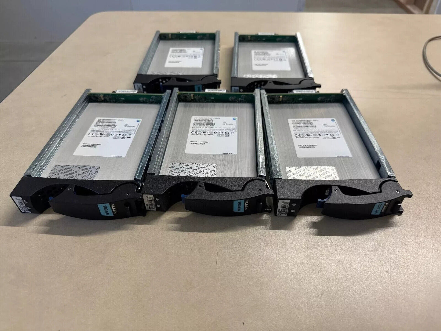 Lot of 5x EMC 118033005 Samsung MZ-3S9200T-0C3 200GB 3.5"SLC SAS 6Gbps SSD