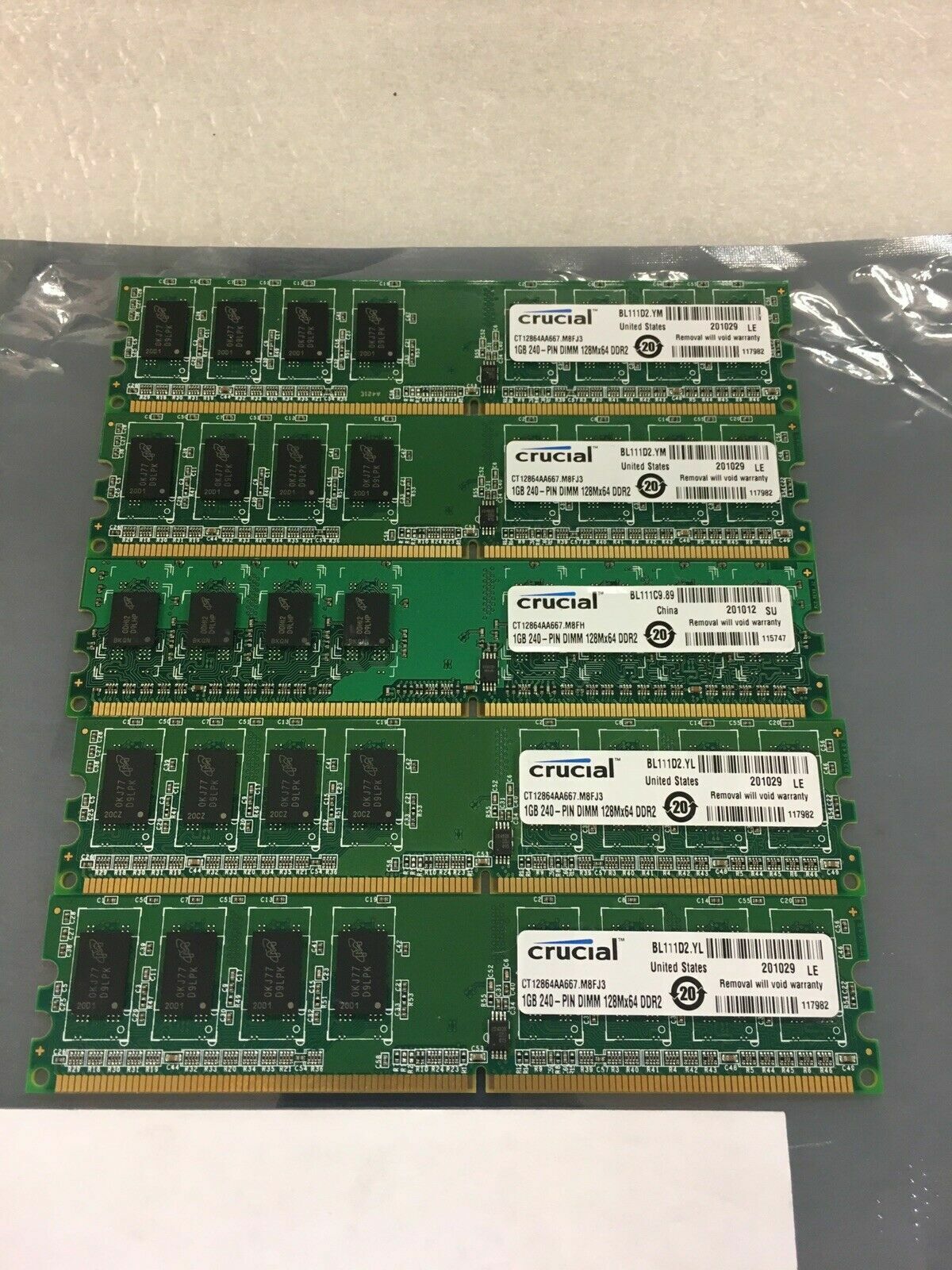 Crucial 1GB 240-PIN DIMM 128Mx64 DDR2 PC2 CT12864AA667 ((LOT of 6))