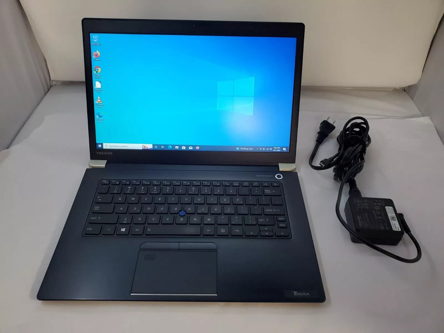 lot 10 Toshiba Tecra X40-D i5-7300U 2.8GHz NO SSD NO RAM 14" USB-C HDMI