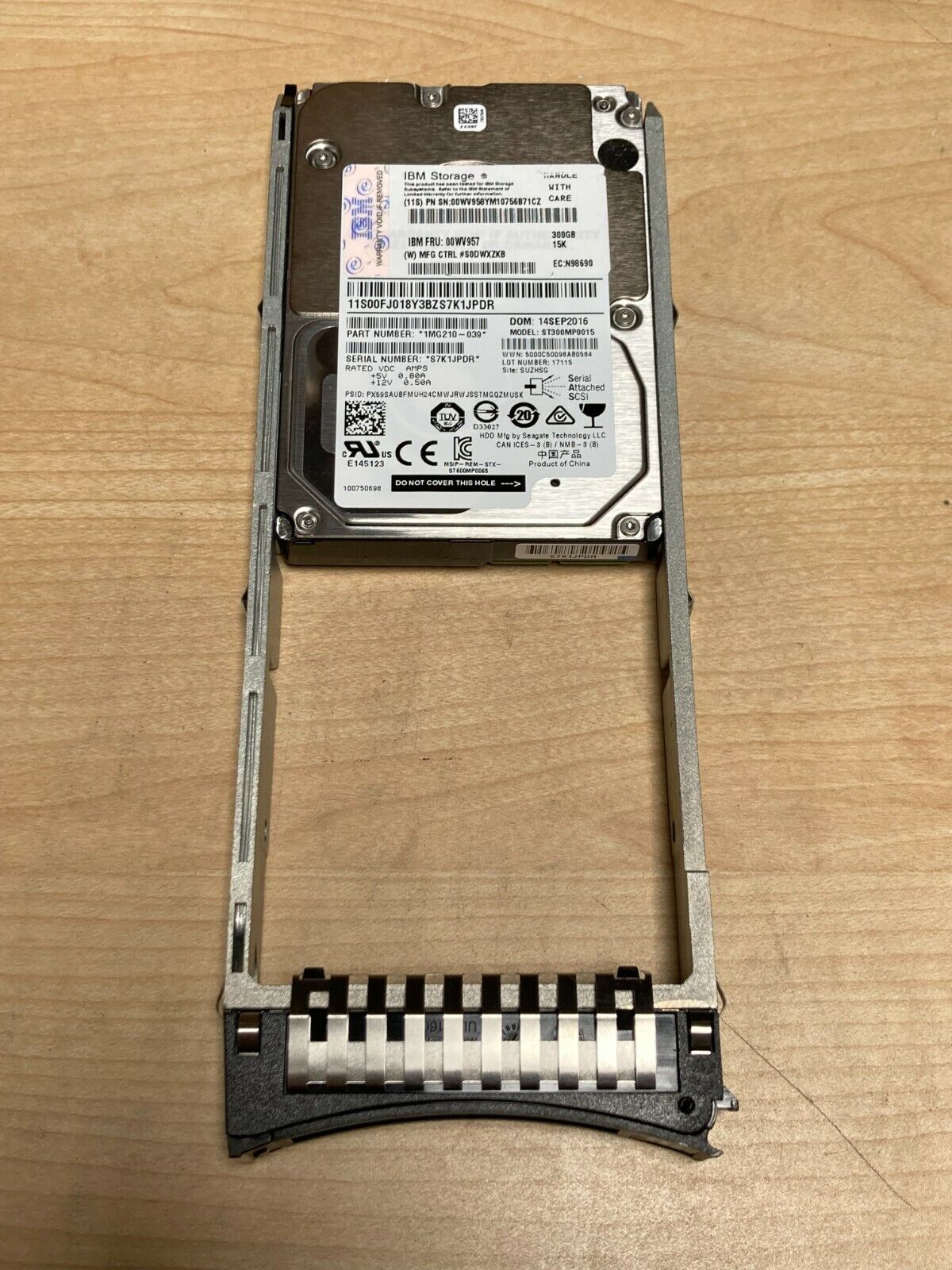 IBM 00WV957 300GB 15K 12GBPS SAS 2.5" Seagate ST300MP0015 Hard Drive