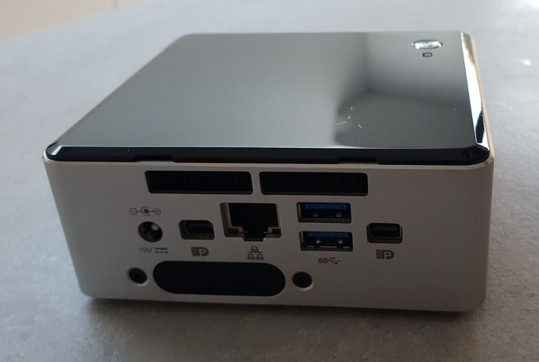 Intel NUC Mini PC NUC5i3MYHE i3 5010U 2.1GHz 16GB  500GB SSD w/adapter win 10
