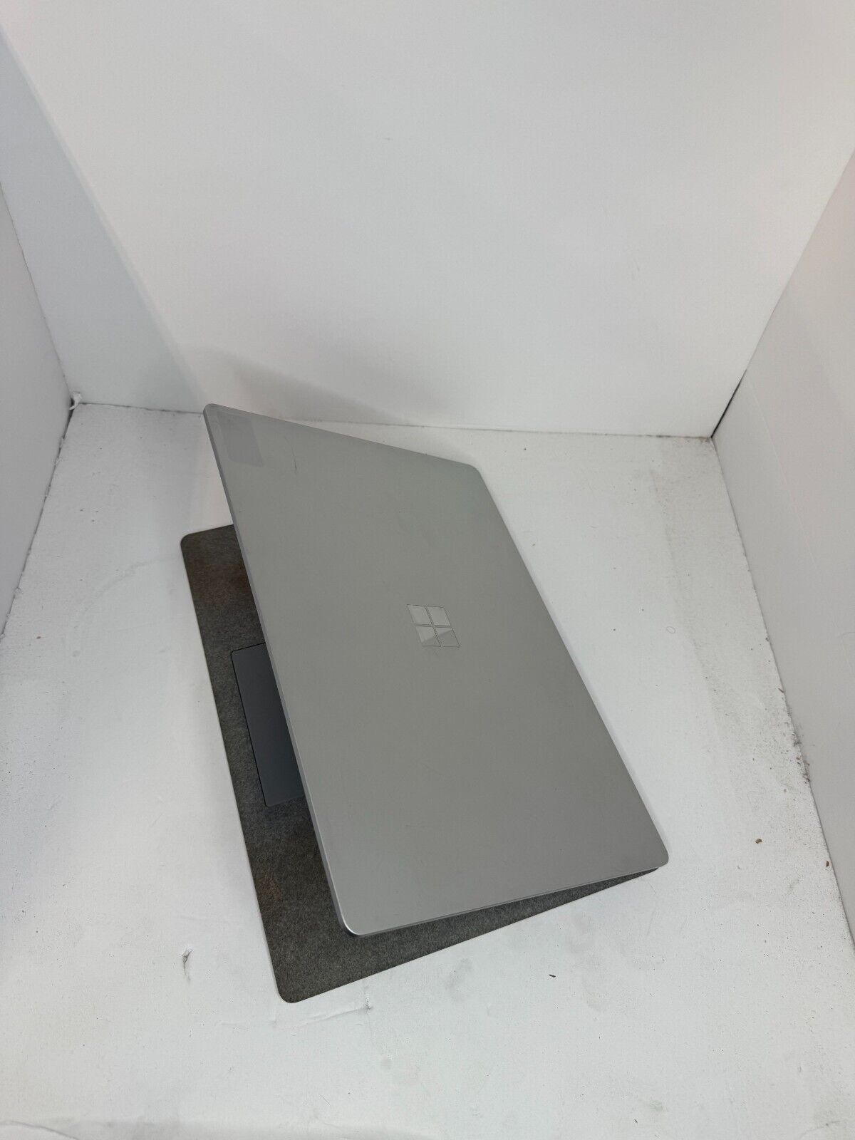 Microsoft Surface Laptop 1 1769  13" TOUCH UHD i7 7600u 1.9GHz 8GB  256GB SSD