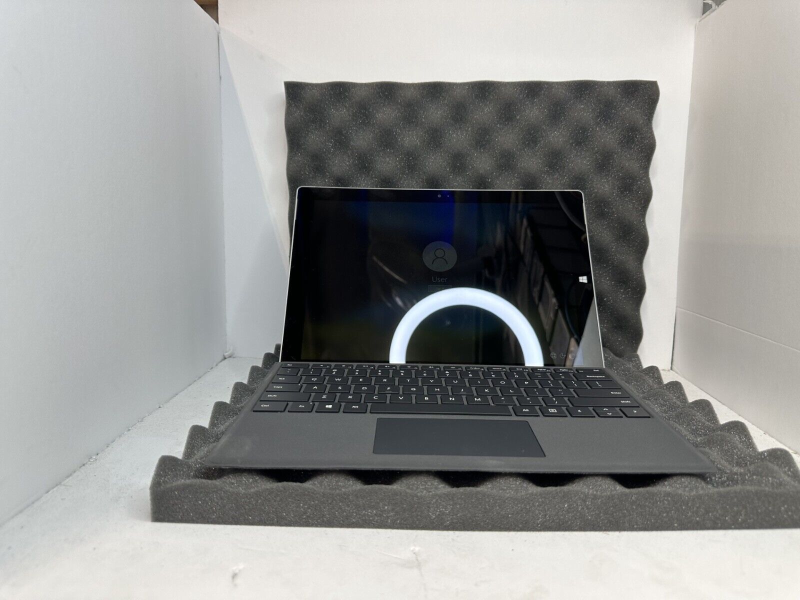 Microsoft Surface Pro 3 12.3" QHD 4GB 64GB WIN 10 pro Type Cover Keyboard DOCK