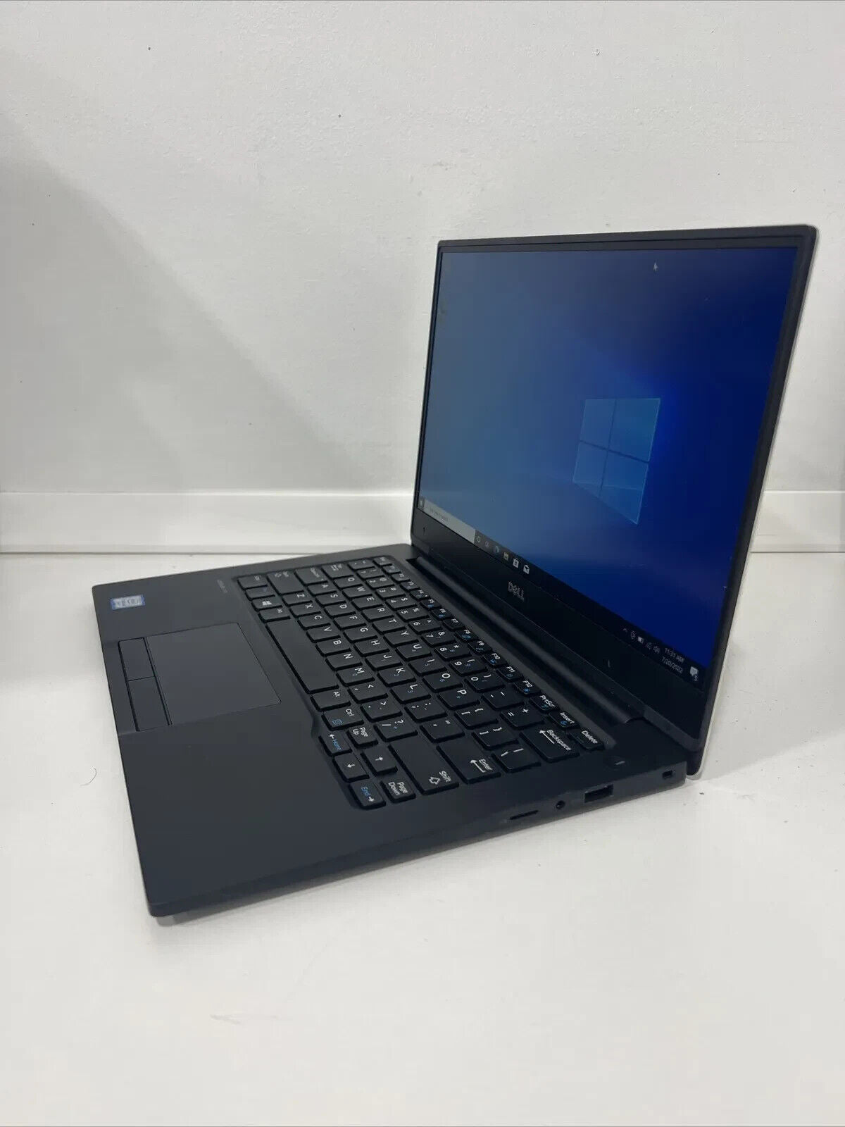 Dell Latitude 7370 Laptop  m5-6Y57 1.1 GHz 8GB 256GB SSD 13.3" Wifi BT win 11 p