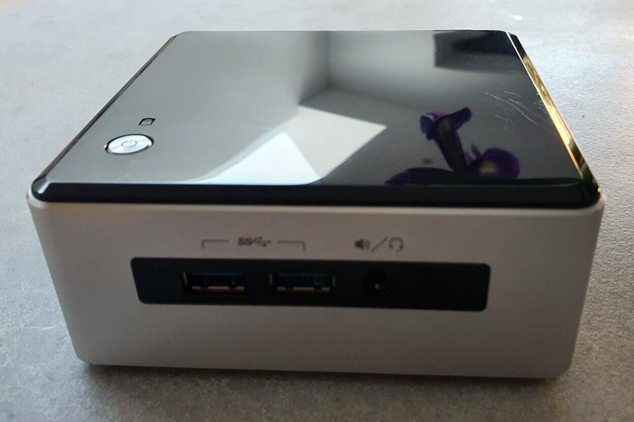 Intel NUC Mini PC NUC5i3MYHE i3 5010U 2.1GHz 16GB  500GB SSD w/adapter win 10