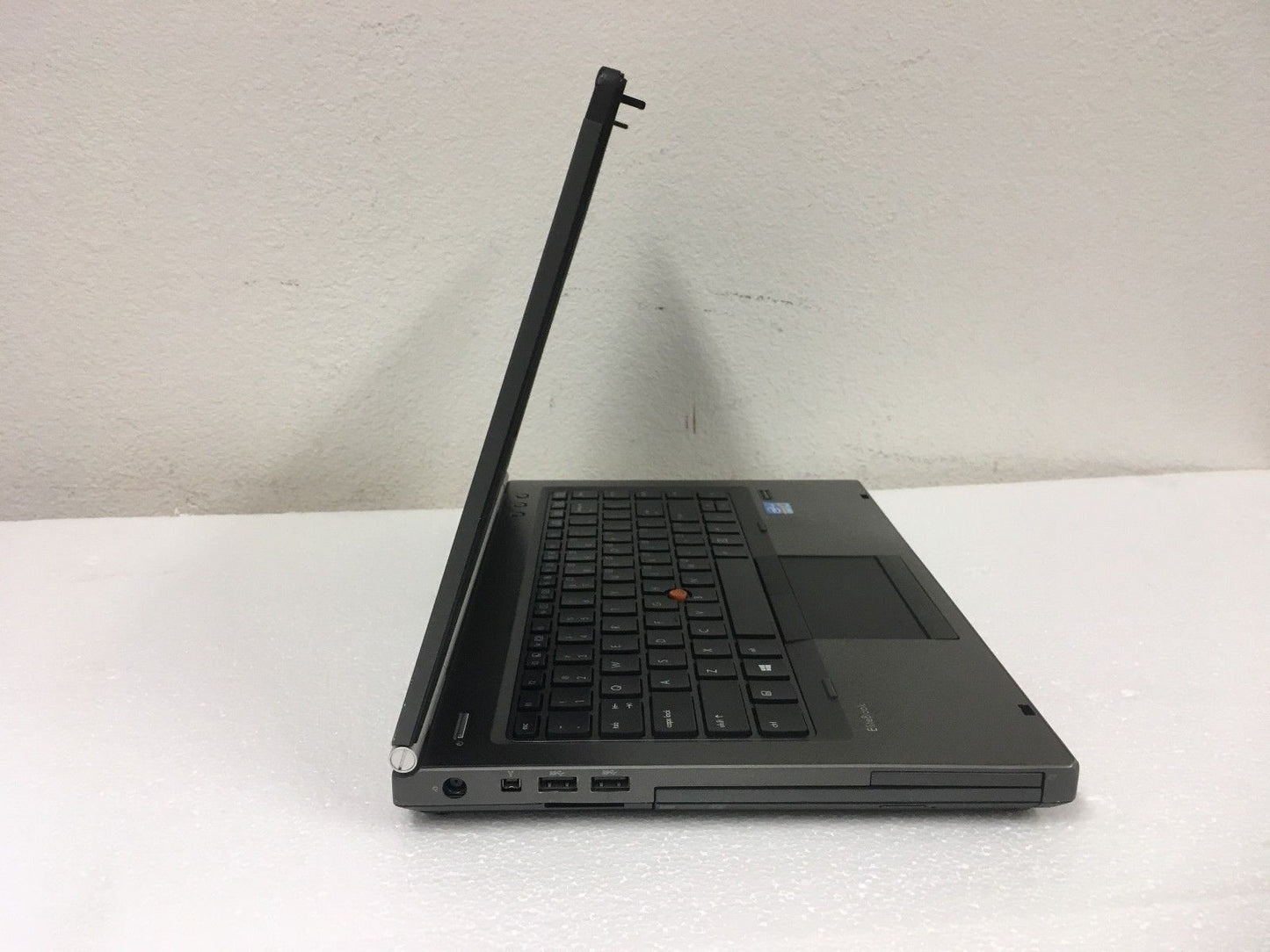HP 8460w Workstation 14.0" i7-2620QM CPU 8gb RAM SSD 256 GB drive