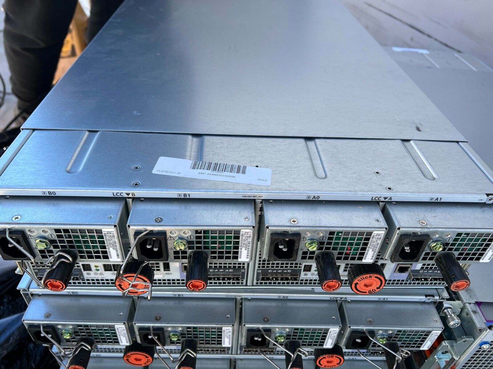 EMC VKNG 100-887-010-05 VMAX 120-Bay 2.5" SFF SAS Storage DAE SEE NOTES
