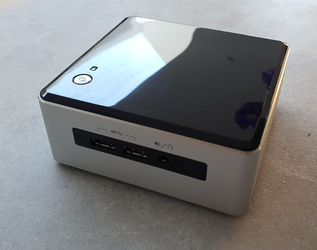 Intel NUC Mini PC NUC5i3MYHE i3 5010U 2.1GHz 16GB  500GB SSD w/adapter win 10